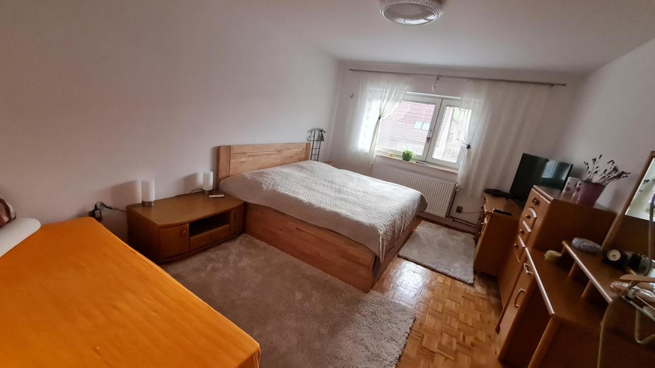 Апартаменти Penzion Piano Ліптовський Мікулаш Екстер'єр фото
